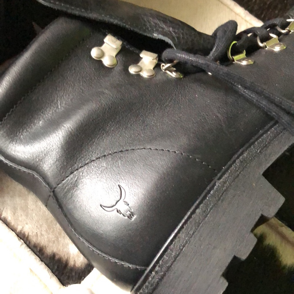NWOT - RUDSAK (42) UNISEX lace boots